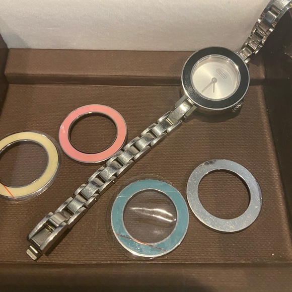 Coach watch with interchangeable face frames - Picture 2 of 3